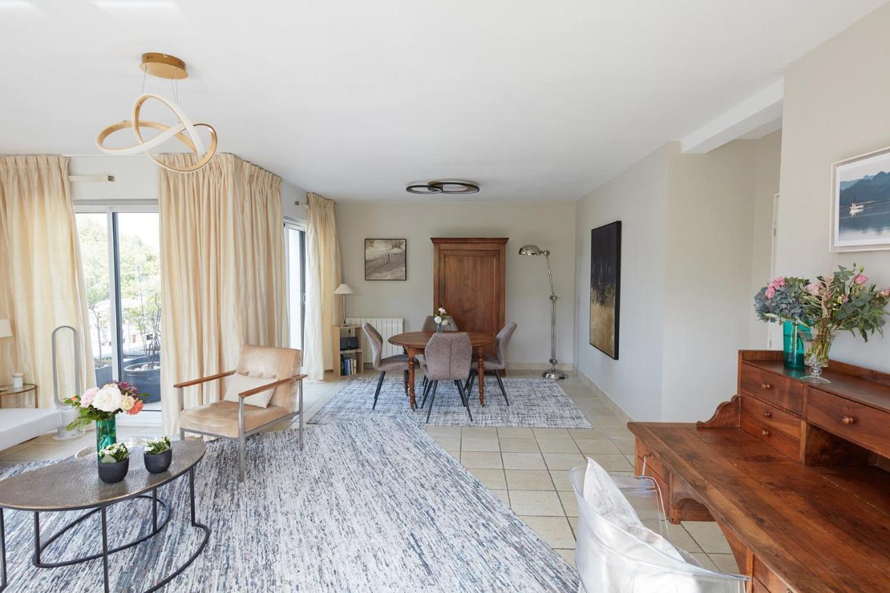 Un Appartement Penthouse D'Exception Sur Le Port De 瓦讷 外观 照片