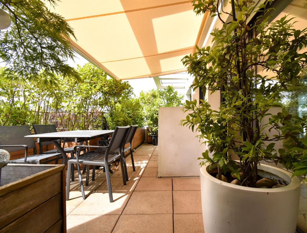 Un Appartement Penthouse D'Exception Sur Le Port De 瓦讷 外观 照片